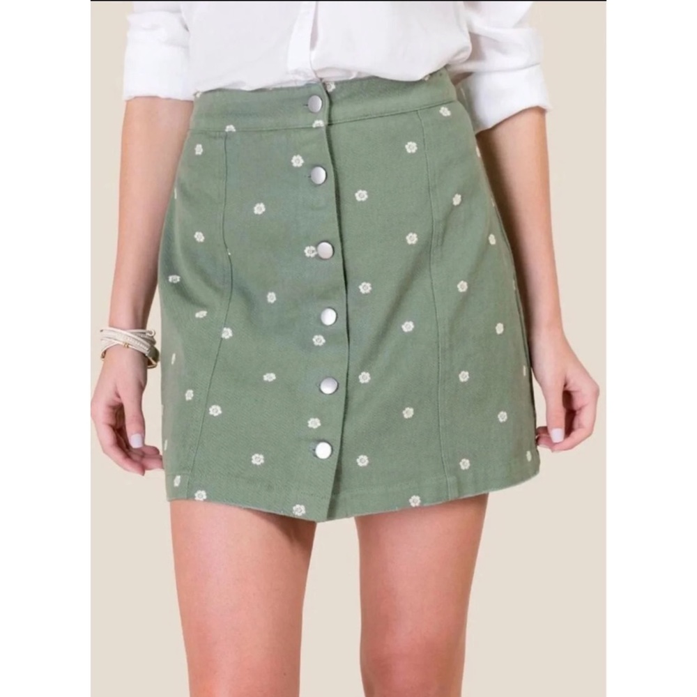 Francesca’s Miami moss green tiny daisy floral denim button up skirt NWT Small